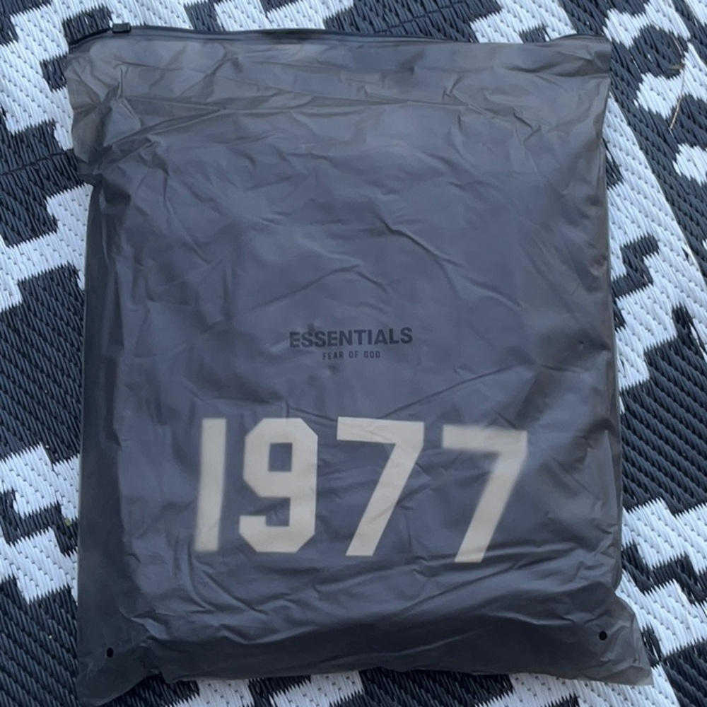 1977 essentials hoodies new with tags men’s Sz M high quality authentic - Picture 9 of 10